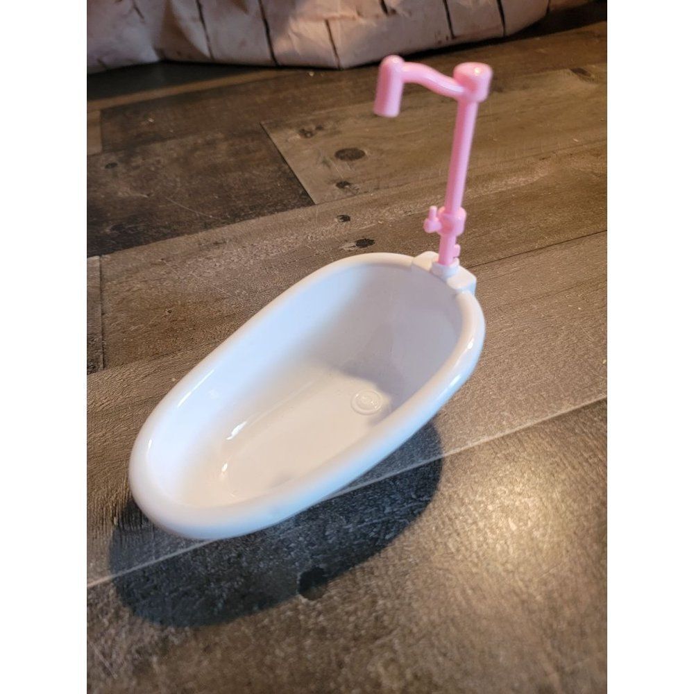 Bathtub bathroom white‎ pink doll accessory